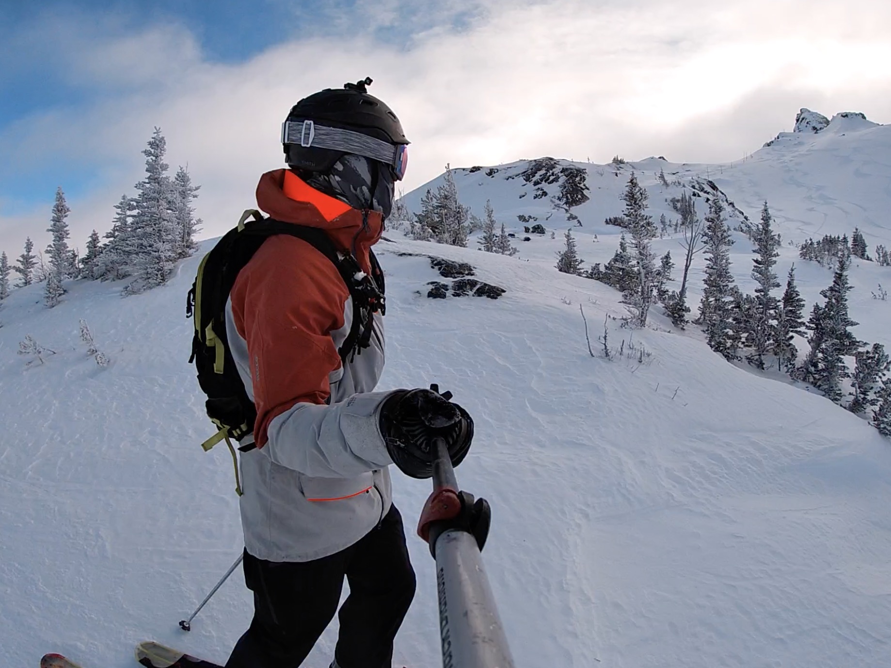 Pros and cons of skiing with a backpack 